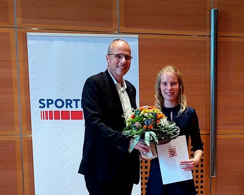 Jasmin Koser vom asc Darmstadt erhält Dr. Horst-Schmidt-Stipendium 