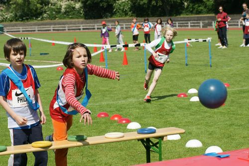 Kinder BEWEGEN und BEGEISTERN, um sie damit zu BILDEN und zu BINDEN – Kinderleichtathletik in Hessen 