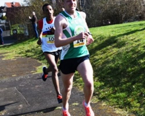 Jens Nerkamp und Anna Starostzik gewinnen hessische Straßenlaufmeisterschaft