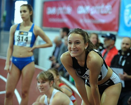 Bauhaus Junioren-Gala (2. Teil): Antonia Dellert, Holly Okuku, Hawa Jallow, Lilly Urban und Sarah Vogel lösen in Mannheim die Tickets für die U20 Europameisterschaften in Tallinn/EST