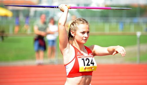 HM U18 (weiblich): Okuku mit 200-Meter-Knaller, Jana Becker dominiert die 800 Meter, Doppel-Gold über die Kurzhürden und Steingens stark mit der Kugel