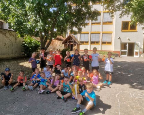 Schüler:innen der Kurt-Moosdorf-Schule mit den neuen KiLa-Materialien des HLV