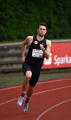 Dennis Hutterer holt sich Gesamtsieg beim "Deich-Meeting" - Vanessa Grimm Dritte bei den Frauen. Jannis Wolf beendet den Wettkampf als Vierter knapp vor seinem Trainingspartner Andres Bechmann. 