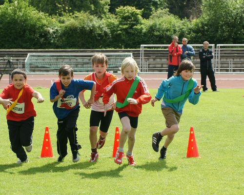 Kinder BEWEGEN und BEGEISTERN, um sie damit zu BILDEN und zu BINDEN – Kinderleichtathletik in Hessen 