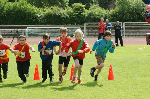 Kinder BEWEGEN und BEGEISTERN, um sie damit zu BILDEN und zu BINDEN – Kinderleichtathletik in Hessen 