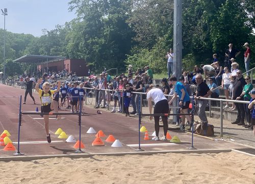 Mit Sonnenbrand und guter Laune: 25 neue C-Trainer Kinderleichtathletik im HLV