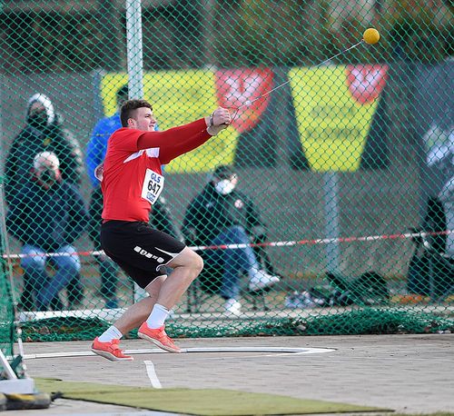 Mit gleich 20 Medaillen, darunter neun Titel, gab es für die hessischen Nachwuchs-Leichtathleten bei den deutschen Hallen- und Winterwurf Meisterschaften der U20 in Sindelfingen reichlich Edelmetall.