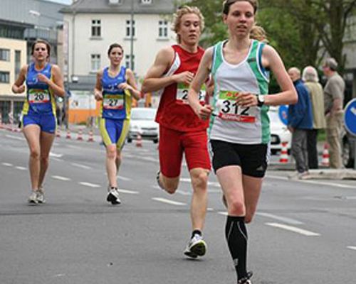 Anna Reuter und Abderazzak Charai laufen zum 10-km-Titel