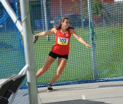 HM U18 (weiblich): Okuku mit 200-Meter-Knaller, Jana Becker dominiert die 800 Meter, Doppel-Gold über die Kurzhürden und Steingens stark mit der Kugel