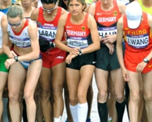 Irina Mikitenko läuft in Berlin Masters-Weltrekord