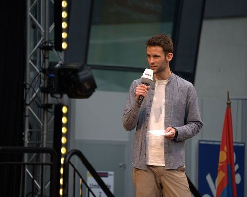 Marcel Fehr als Moderator beim HLV Leichtathletik-Kongress "Läuft bei dir!"