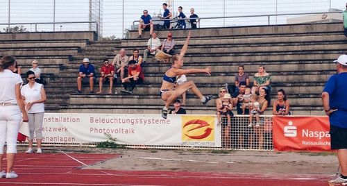 Xenia Stolz springt 6,18 Meter - Bestzeit für Anna Schösser 