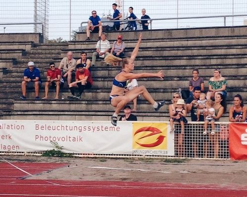 Xenia Stolz springt 6,18 Meter - Bestzeit für Anna Schösser 