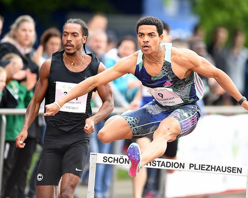 Joshua Abuaku und Eileen Demes lassen in Pliezhausen mit flotten Zeiten über die „krummen“ 300-Meter-Hürden aufhorchen