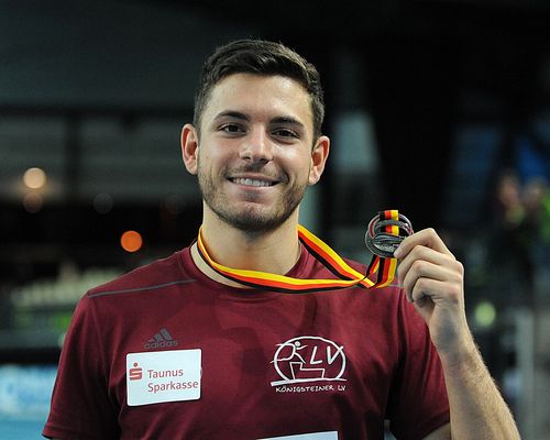 Erster DM-Tag in Leipzig endete mit zwei Medaillen für den HLV - Gianluca Puglisi Vizemeister im Weitsprung , Lisa Mayer als Dritte über 60 Meter zurück in der Erfolgsspur