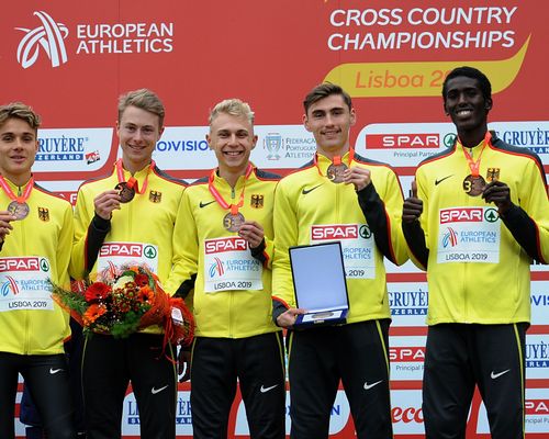 Aaron Bienefeld führt deutsche Mannschaft bei der Crosslauf-EM in Lissabon/POR zu Team-Bronze bei den Junioren