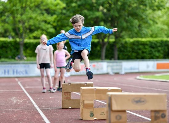 Seid Teil des "Kids Athletics Day" und sammelt Meilen im Zeitraum vom 1.-19. Mai!