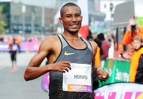 Homiyu Tesfaye setzt auf die 5.000 und 10.000 Meter - und auf Coach Wolfgang Heinig