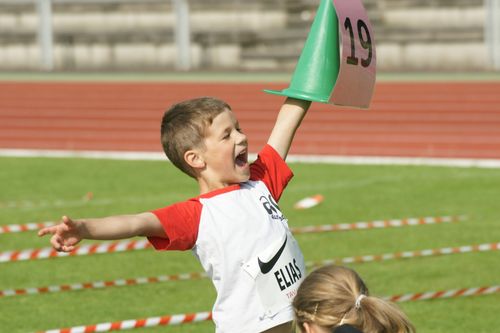Kinder BEWEGEN und BEGEISTERN, um sie damit zu BILDEN und zu BINDEN – Kinderleichtathletik in Hessen 