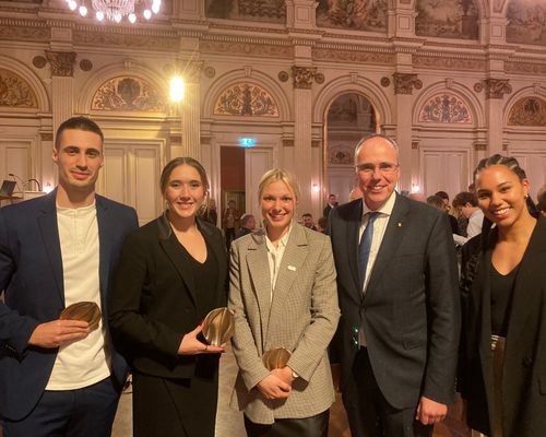 Sportler*innen des Sprintteam Wetzlar mit Sportplakette des Landes Hessen ausgezeichnet