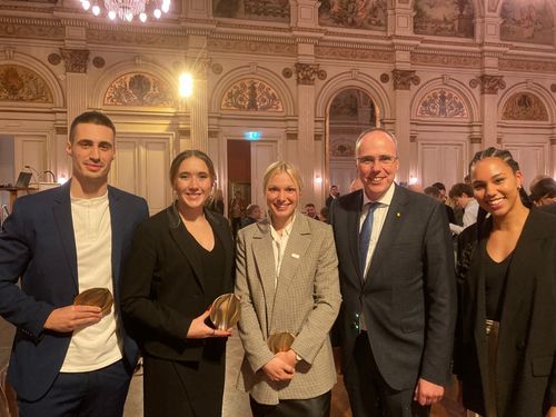Sportler*innen des Sprintteam Wetzlar mit Sportplakette des Landes Hessen ausgezeichnet