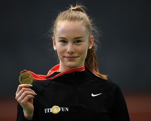 Mira Baus, Jana Becker, Maren Eberhard, Hawa Jallow, Finja Köchling, Carolina Schäfer und Carolin  Schlung holen jeweils zwei HM-Medaillen bei den Hallen-Titelkämpfen der U20 in Hanau