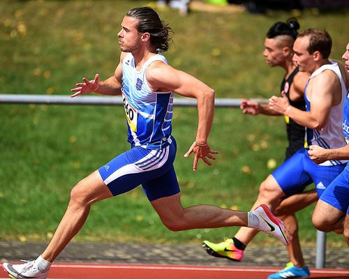 U23-Athlet Tim Kolbe holt bei den hessischen Meisterschaften der Männer gleich drei Titel - 100 Meter, 200 Meter und die 4x100 Meter gehen an den Aufsteiger aus Friedrichsdorf 