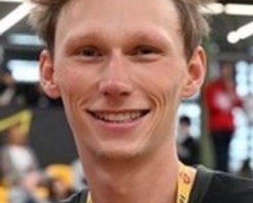 Amos Bartelsmeyer läutet die Hallensaison mit einem deutschen Rekord über 5000 Meter ein