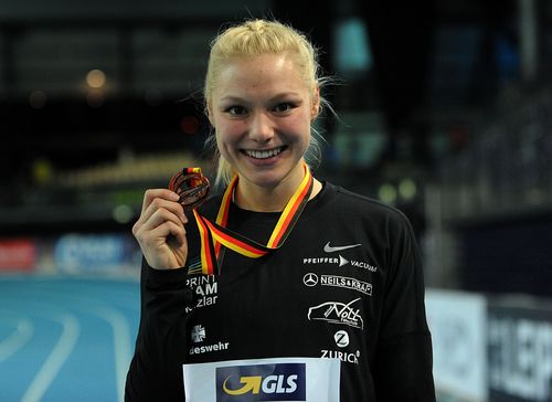 Erster DM-Tag in Leipzig endete mit zwei Medaillen für den HLV - Gianluca Puglisi Vizemeister im Weitsprung , Lisa Mayer als Dritte über 60 Meter zurück in der Erfolgsspur