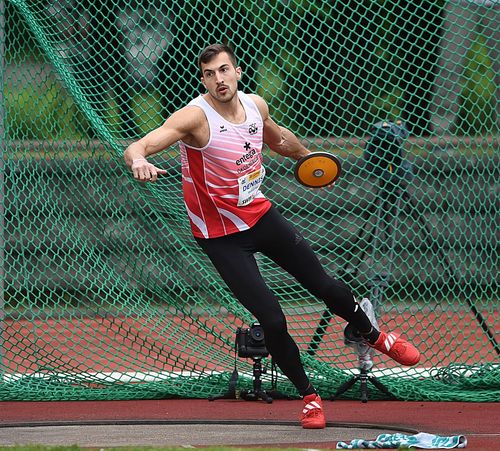 Dennis Hutterer holt sich Gesamtsieg beim "Deich-Meeting" - Vanessa Grimm Dritte bei den Frauen. Jannis Wolf beendet den Wettkampf als Vierter knapp vor seinem Trainingspartner Andres Bechmann. 