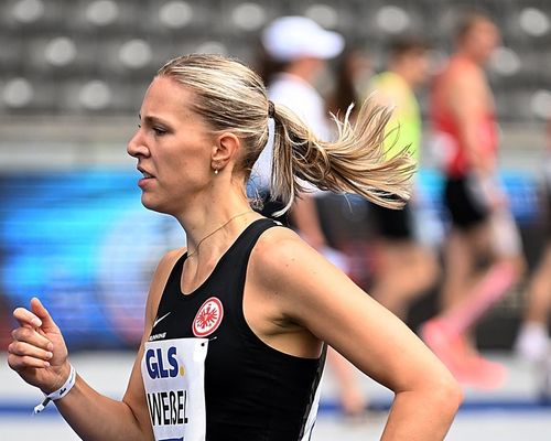 Nele Weßel stellt in Leverkusen eine neue 1500m-Bestzeit auf - Rebekka Haase flitzt im 100-Meter-Finale auf den dritten Platz