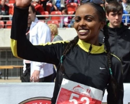 Simret Restle-Apel läuft beim Kassel-Marathon 2:37:48 Stunden und „das Rennen meines Lebens“