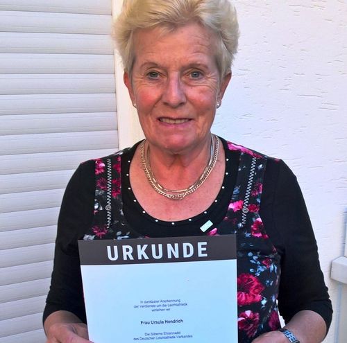 Silberne DLV-Ehrennadel für Ursula Hendrich 