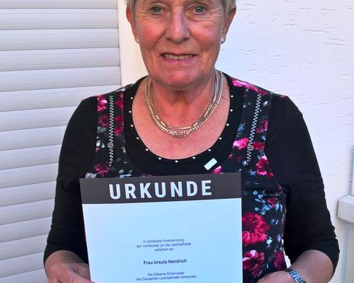 Silberne DLV-Ehrennadel für Ursula Hendrich 