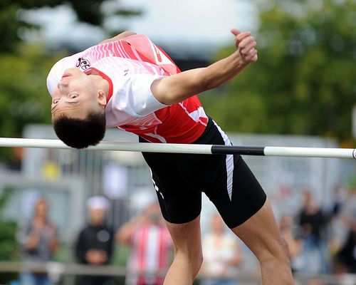 HM der U18: Maximilian Grün mit 2,02 Metern deutscher Spitzenreiter, Aaron Amenta pfeilschnell über 200 Meter, Aaron Giurgian glänzt über die Kurzhürden und Okai Charles überzeugt auf der Stadionrunde