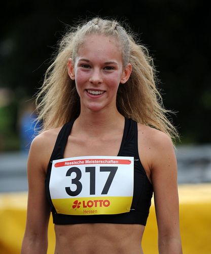 HM U18 (weiblich): Okuku mit 200-Meter-Knaller, Jana Becker dominiert die 800 Meter, Doppel-Gold über die Kurzhürden und Steingens stark mit der Kugel