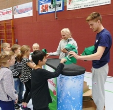 Rosbacher Leichtathletik-Aktionstage: Lisa Mayer und Marc Reuther begeistern rund 400 Kinder